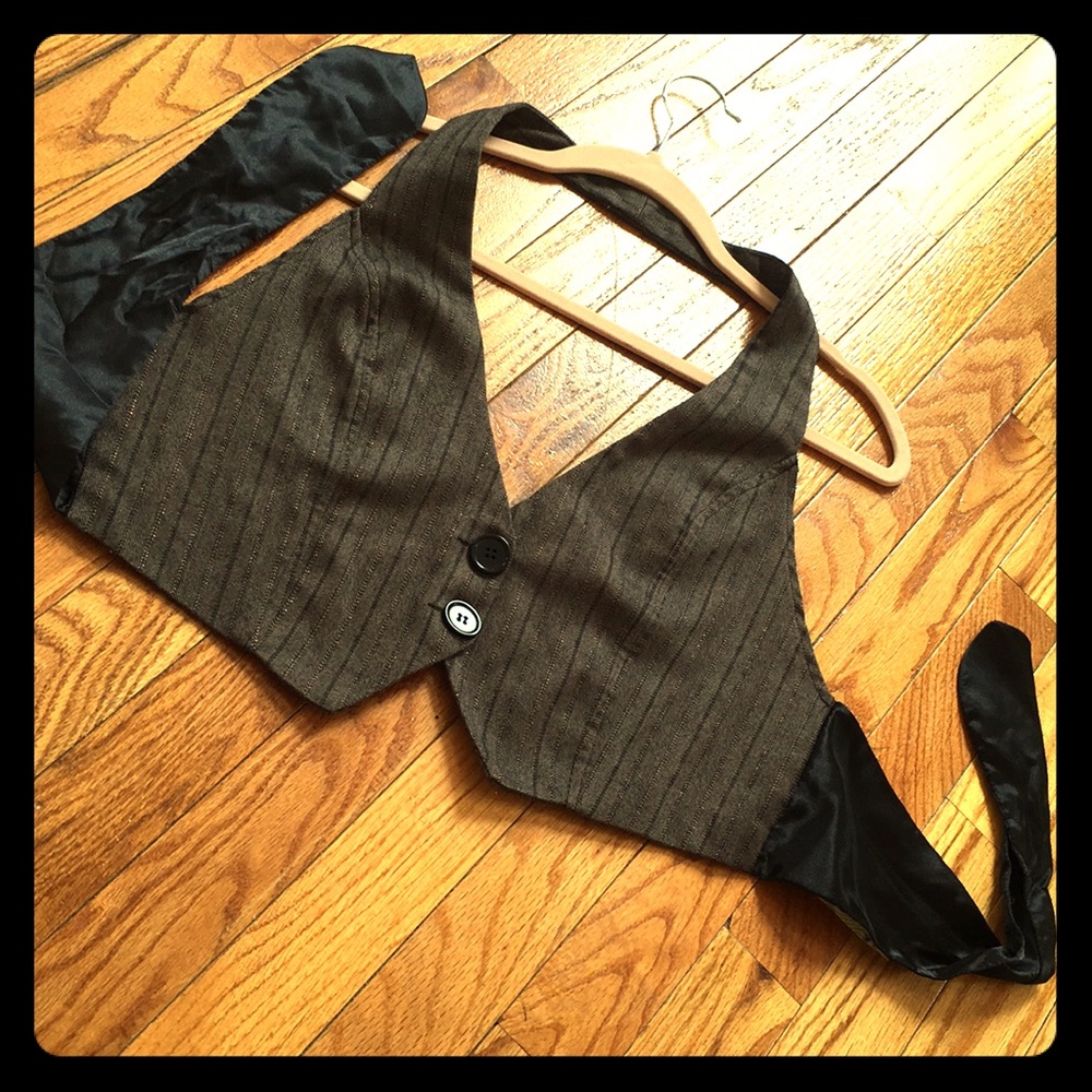 Tie vest